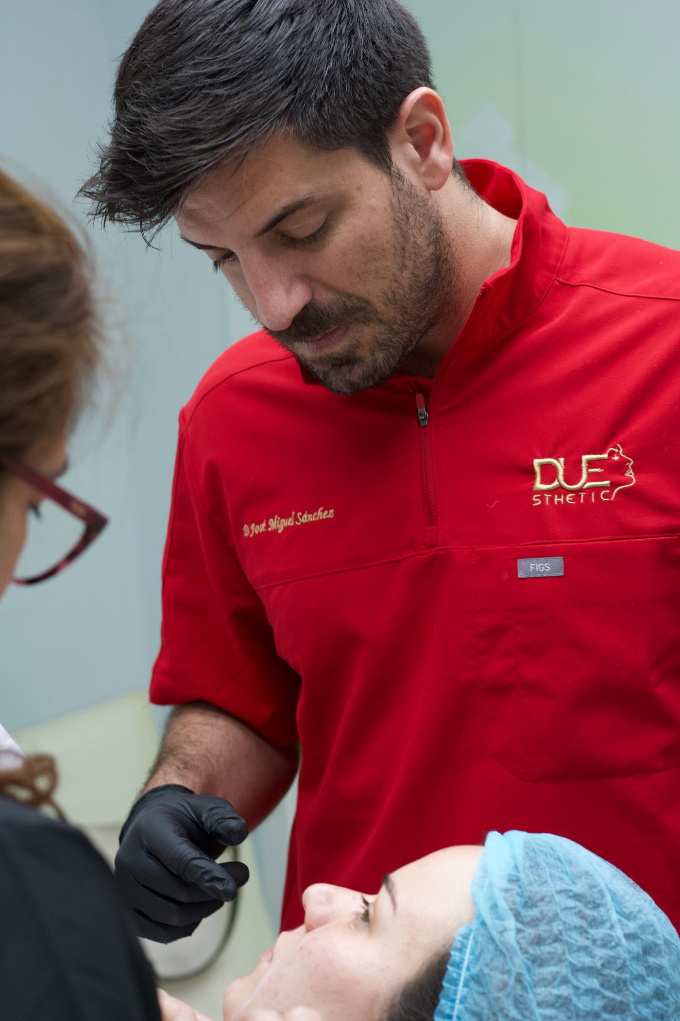 Docente Duesthetic realizando una infiltración